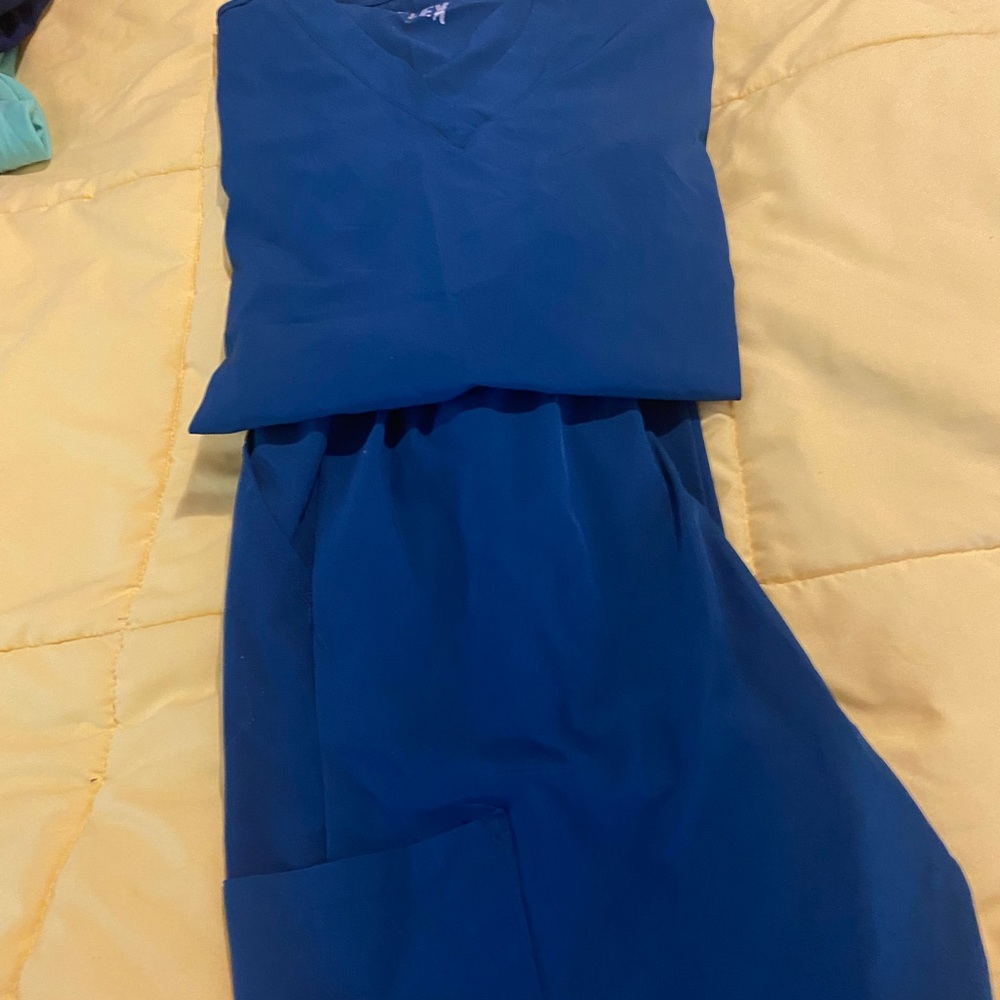 Scrubs Some Size Small Some Size Medium.. - image 7